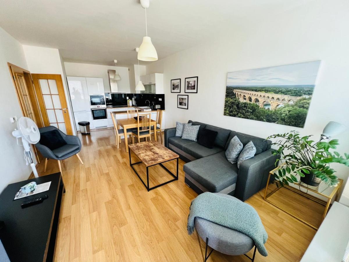 Bl City View Apartment, 24Hr Self Check-In, Free Private Parking, Panoramic View From Balcony, 5-Minute Walk To City Centre Banská Bystrica Exterior foto
